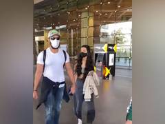 
      
      Hrithik Roshan walks hand-in-hand with rumoured girlfriend Saba
      
      