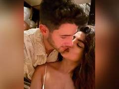
      
      Priyanka Chopra, Nick Jonas step into 2022 with a romantic...
      
      