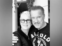 
      
      Jamie Lee Curtis and Arnold Schwarzenegger reunite after 25 years 
      
      