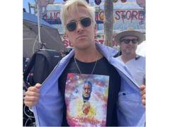 
      
      Ryan Gosling wears 'Doctor Who' shirt on 'Barbie' sets
      
      