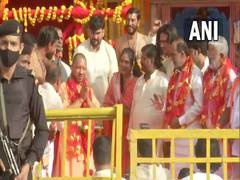 
      
      Yogi Adityanath offers prayer at BhagyaLaxmi Mandir in Hyderabad
      
      
