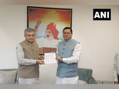 
      
      Uttarakhand CM pays courtesy call on Ashwini Vaishnav
      
      