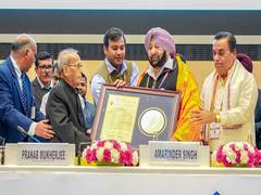 
      
      Capt Amarinder Singh gets 'Aadarsh Mukhya Mantri' award
      
      