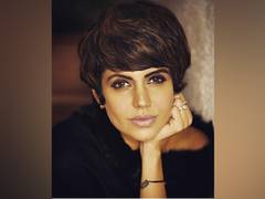
      
      Mandira Bedi performs pooja in memory of her late husband Raj...
      
      