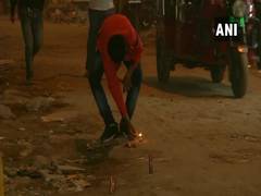 
      
      People in Delhi burst firecrackers, violate NGT ban on Diwali
      
      
