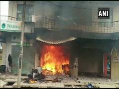 
      
      K'taka: Two injured in a gas cylinder explosion in Bengaluru
      
      