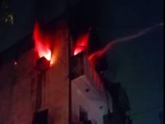 
      
      Fire breaks out at LIG flat in Delhi's Rajouri garden, 3 rescued
      
      