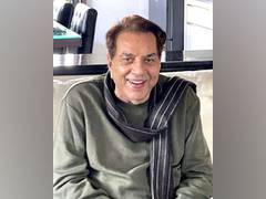 
      
      Dharmendra pays emotional tribute to Lata Mangeshkar
      
      