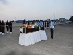 
      
      Brigadier Sanjay Saxena pays last respects to Havaldar Patil...
      
      