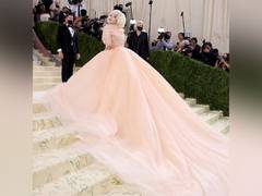 
    Billie Eilish goes all peach for her Met Gala 2021 look
    