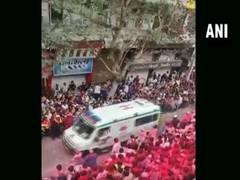 
      
      Maharashtra: Devotees show humanity by giving way to...
      
      