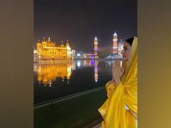 
      
      Kiara Advani visits Amritsar's Golden Temple
      
      