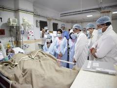 
      
      MP: Kamal Nath visits ailing former Chief Minister Babulal...
      
      