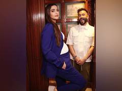 
      
      Sonam Kapoor's first appearance after pregnancy announcement
      
      