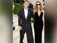 
    Justin Bieber, Hailey Bieber twin in black at Met Gala 2021
    