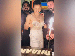 
      
      Kangana Ranaut looks stunning in 'Dhaakad' wrap-up party
      
      
