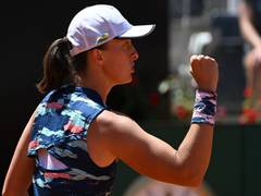 
      
      Iga Swiatek demolishes Aryna Sabalenka to cruise into final
      
      