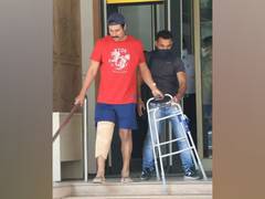 
      
      Randeep Hooda gets discharged from hospital post knee surgery 
      
      