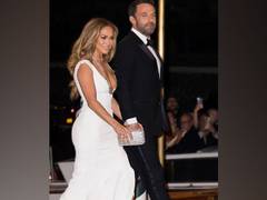 
      
      Jennifer Lopez reveals early Valentine's Day gift from Ben Affleck
      
      