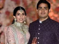 
      
      Akash Ambani, Shloka Ambani join Ranbir-Alia wedding festivities
      
      