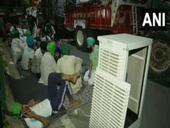 
      
      Punjab farmers begin protest at Chandigarh-Mohali border
      
      
