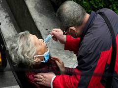 
      
      Chinese herbal medicine denounced for preventing COVID
      
      