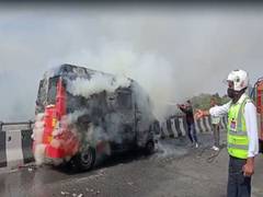 
      
      Fire breaks out in ATM cash van on Delhi-Gurugram Expressway
      
      