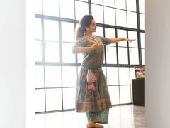 
      
      Kangana Ranaut puts on dancing shoes for 'Thalaivi'
      
      