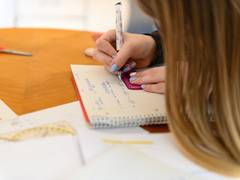 
    Stronger brain activity after writing on paper than smartphone, finds study
    