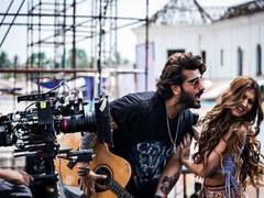 
      
      Arjun reveals how he 'looks good' in pictures by bribing Tara
      
      