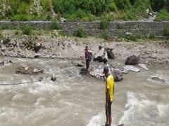 
      
      Uttarakhand: SDRF, Police save two youths trapped in Mandakini 
      
      