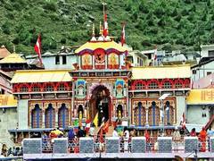 
      
      District admin ensures regular health checkup of Char Dham Yatra devotees
      
      