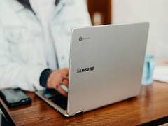 
      
      Google to bring Microsoft Office, other apps to Chromebooks
      
      