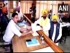 
      
      AAP's Gurmail Singh files nomination for Sangrur LS bypoll
      
      