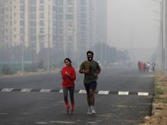 
      Rains bring no respite from 'severe' air pollution in Delhi
      