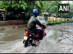 
      
      Heavy rainfall causes traffic jam on Delhi-Gurugram expressway
      
      