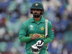 
      
      Hafeez, Wahab and four others join Pakistan squad in Worcester
      
      