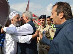 
      
      J&K: First batch of 304 Hajj pilgrims reach Srinagar
      
      