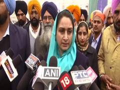 
      
      Harsimrat Kaur Badal says govt failed to solve farmers' issue
      
      