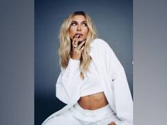 
      
      Hailey Baldwin reveals she quit Twitter due to 'very toxic...
      
      