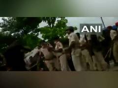 
      
      Cops injured in clash with locals in Bihar's Muzaffarpur 
      
      
