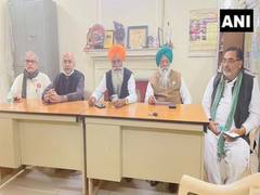 
      
      Meeting of Samyukt Kisan Morcha panel underway, decision...
      
      