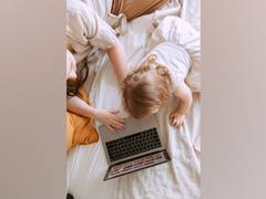 
      
      Toddlers who use touchscreens may be more distractible
      
      