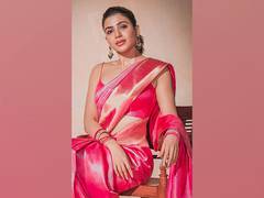
      
      Samantha calls reports of her asking Rs 250-cr alimony 'made up'
      
      