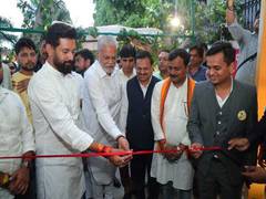 
      
      India's Biggest Mango Festival hosted in Delhi by Ramesh Awasthi
      
      