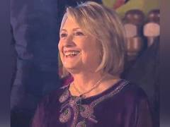 
      
      Hillary Clinton grooves to Bollywood numbers with SRK
      
      
