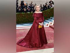 
    Hillary Clinton returns to Met Gala after 21 years
    