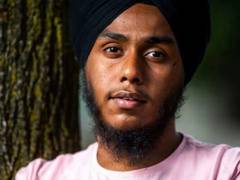 
      
      Toronto apologizes to Sikh body for 'no-beard' rule
      
      