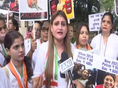 
      
      Goa Pradesh Mahila Congress protests against recent LPG price hike
      
      