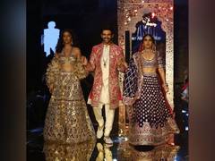 
    Kartik Aaryan, Bhumi Pednekar, Ananya Panday make head turns as showstoppers
    